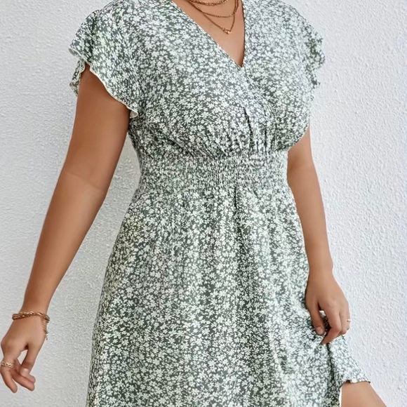 Plus Size Casual Dress, Women's Plus Ditsy Print Ruffle Sleeve Surplice Neck - Picture 5 of 5